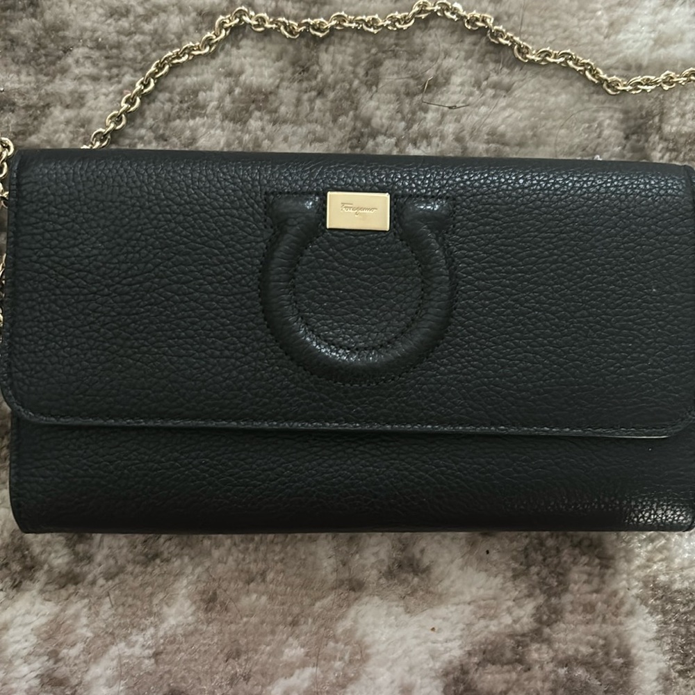 Crossbody bad. Great condition
